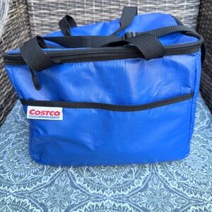 Costco Wholesale Blue Reusable insulated Cooler Bag with Bottle Opener/ Pocket